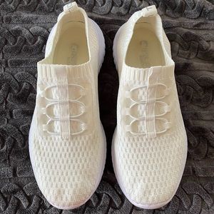 Slip on running shoes